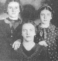 Pansy and Katherine Dancy with Aunt Bessie Phillips in Front