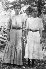 Sisters Orlena Mae Burton and Ida Lou Burton